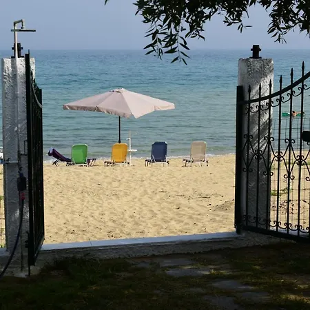 Evans House 펜션 Elevtheraí